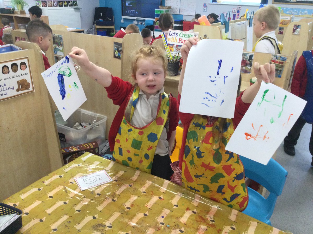 MD_Nursery's tweet photo. Nursery children using cotton buds to carefully mark make. So,e of them even copied some letters. #MDEnglish #MDWriting @MillDamSchool https://t.co/b67tv6Oi3s