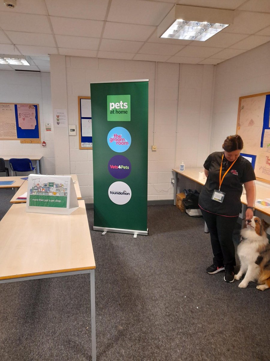LoxtonInspire's tweet image. Huge thanks to Eve and Shona @PetsatHome The Groom Room &amp;amp; Vets for Pets for supporting our #animalcare event today. And of course Hudson our furry friend! @TheMcrCollege @SchoolsTeamTMC