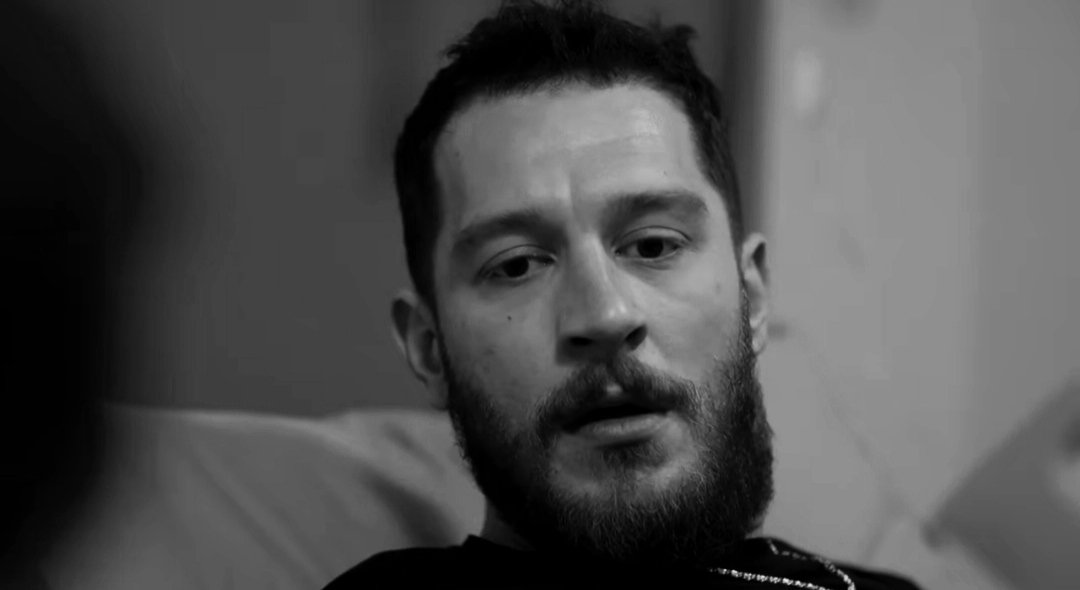 Kadın öldü..
Adam delirdi..
#Benzerİşler
#Poyrazkarayel 
#uckurus 
#BahKar