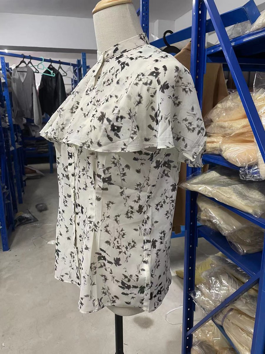 fubail_service's tweet photo. スクエアカラーブラウス
商品コードF3710の花柄プリントとブラックの実物写真です。
ご参考になれば幸いです。

https://t.co/4eedc1aAqg https://t.co/4soUWvH9cr