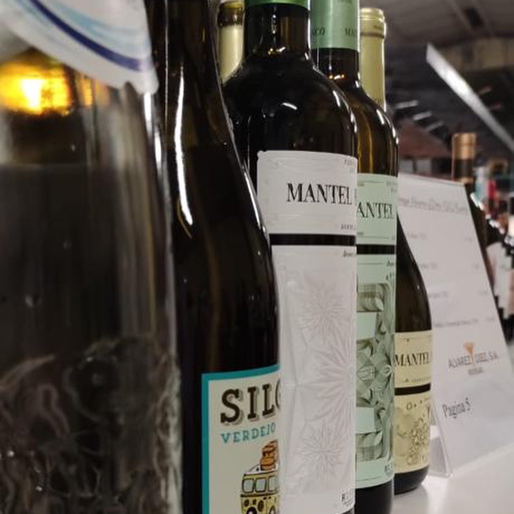 Alvarezydiez's tweet photo. Sabores de nuestra tierra entre los que no pueden faltar los vinos de Álvarez y Díez 🥂 En Bélgica, el pasado fin de semana, en un #springtasting organizado por nuestro importador belga. Buenos momentos 😊 https://t.co/4wkn4DtNNI