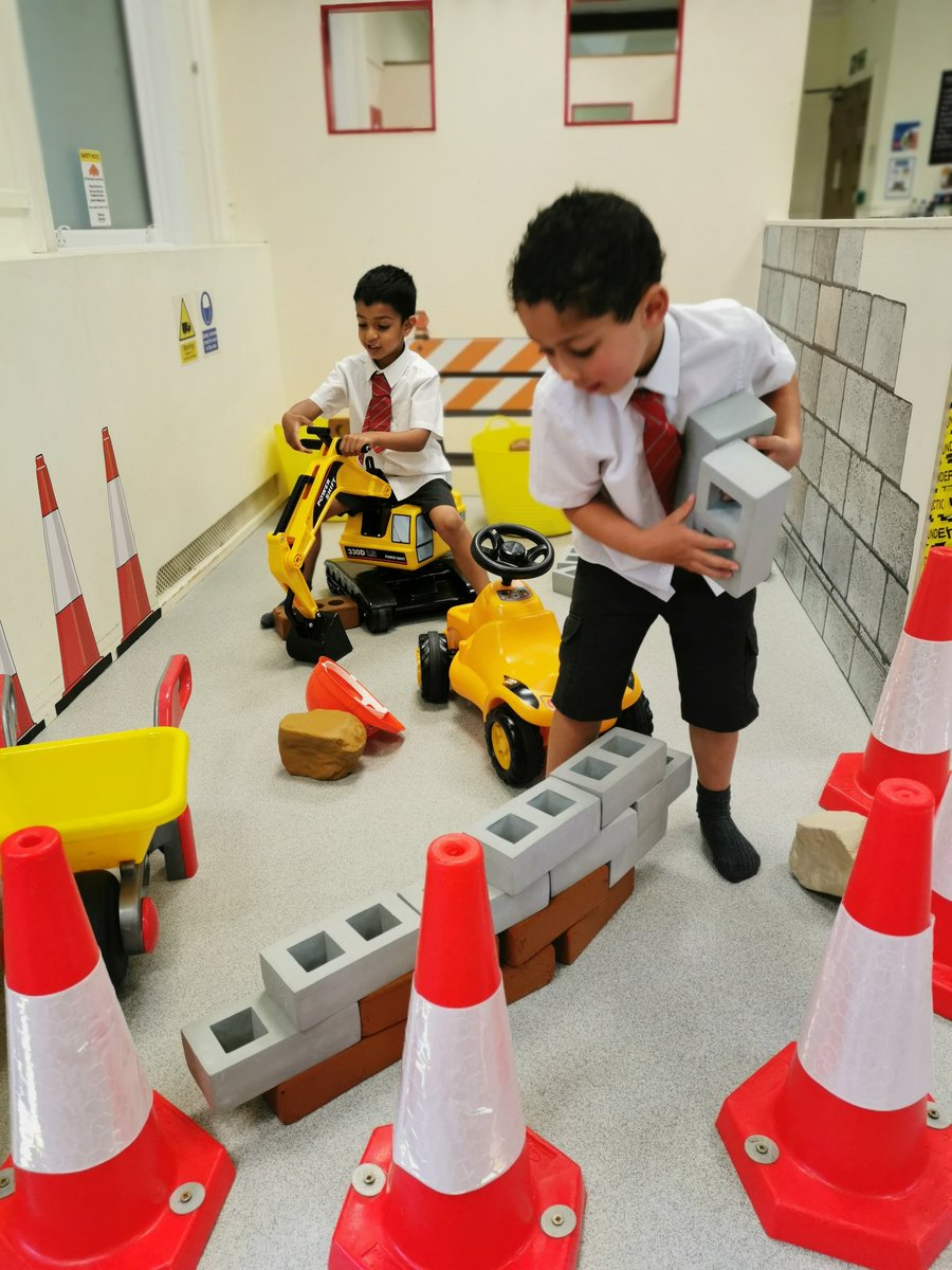 YateleyManorSch's tweet photo. The Reception children have transformed into vets, fire fighters, builders, shop keepers, actors and more this morning @LittleStreet1!
#yateleymanorpreprep #eyfs #reception #community #teamwork #roleplay #littlestreet https://t.co/kVImqRqPHv