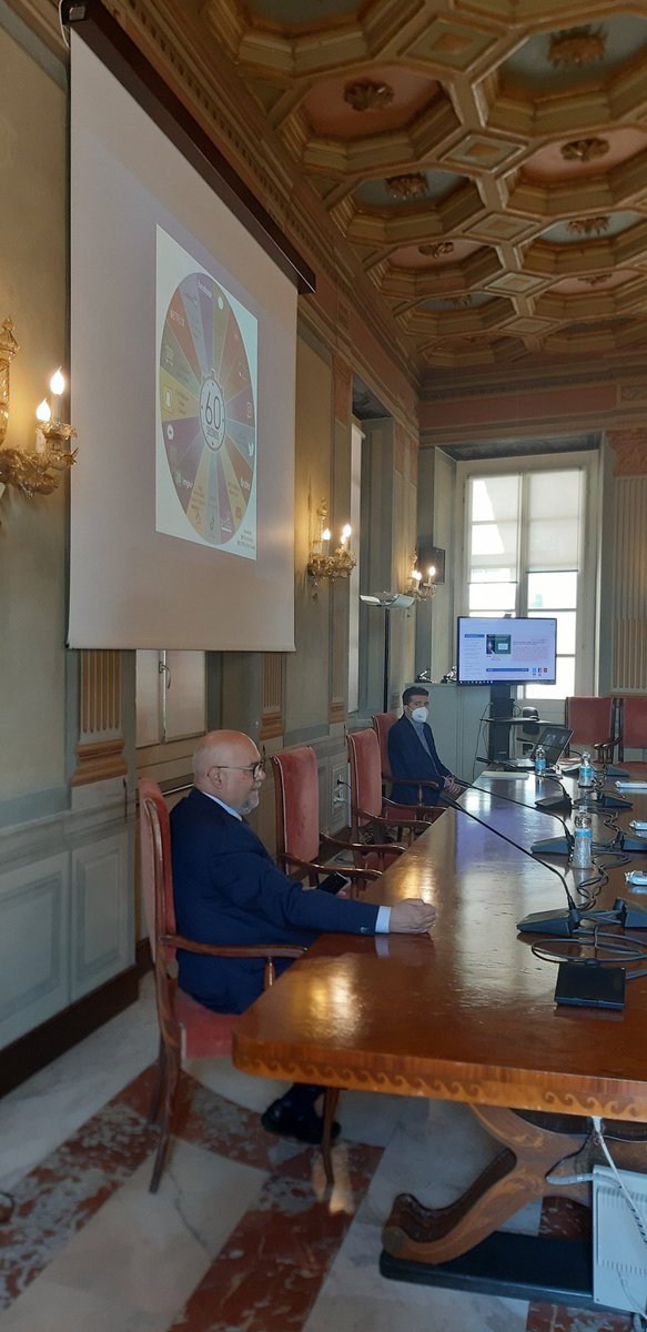 CCIAARIVLIG's tweet photo. Oggi ospitiamo studenti del #Disfor @unige in visita a Savona
#cciaarivlig Il nostro Segretario @marcocasarino illustra il ruolo delle #Cameredicommercio con focus sui servizi @PID_CamCom #puntoinpresadigitale a cura di @lorisprette del ns team #digitalpromoter https://t.co/Dhba6NS0Lr