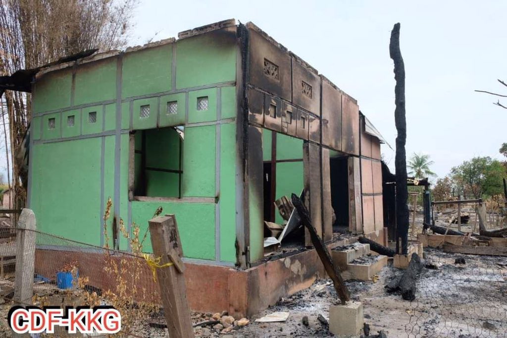 mtina2613's tweet photo. CDF-KKG stated that 106 residential properties and 11 granary were burnt down until ashes by SAC troops and PyuSawHtee following the clashes in southern Kale tsp. Over 7000 residents had to flee. #2022May10Coup #WarCrimesOfJunta #WhatsHappeningInMyanmar https://t.co/esMgaJUDlR