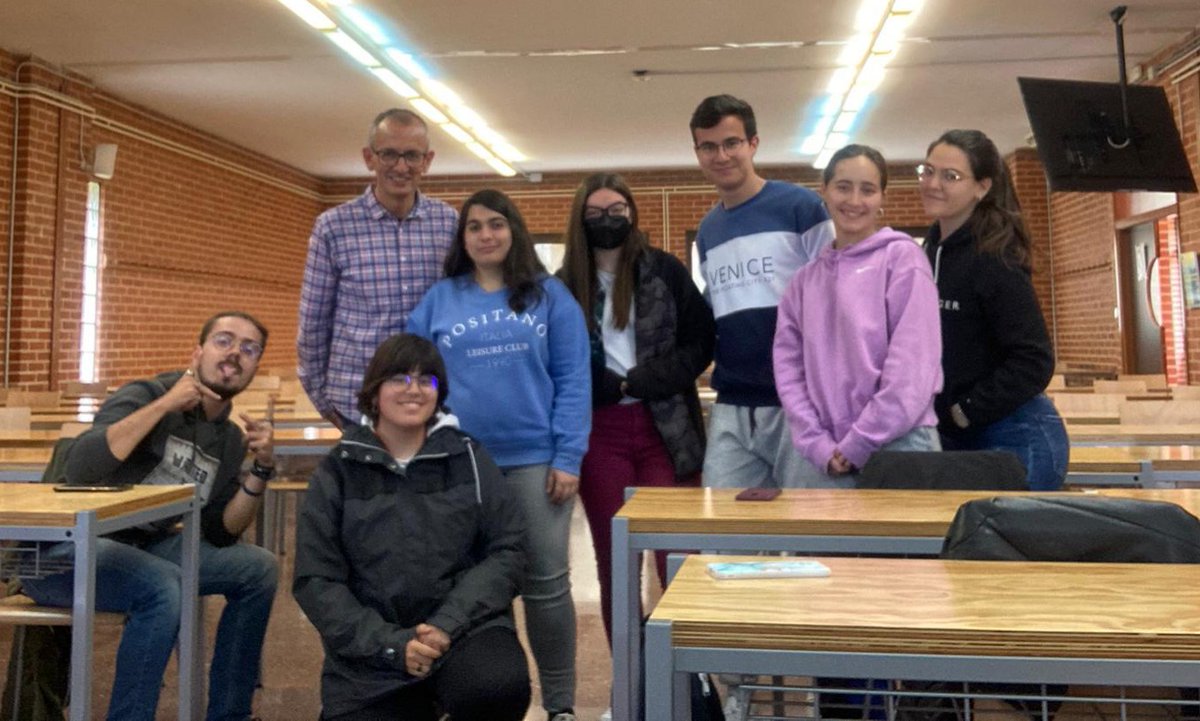 centromujerab's tweet photo. Tercer y último grupo de Taller violeta del curso 2021/2022, en la Facultad de Educación de Albacete, junto a la comisión de igualdad de la Delegación del alumnado. Seguimos el curso que viene. #AgentesVioletas #ProyectoVioleta. https://t.co/laGjD9oR9U