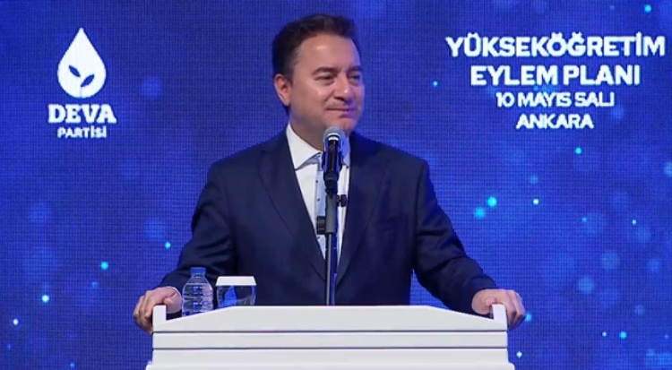 merdivone's tweet photo. “Cumhurbaşkanı’nın üniversitelere kafasına estiği gibi rektör atamasını engelleyeceğiz.
  
Rektör seçimlerini, mütevelli heyetlerine bırakacağız. Rektörleri de performans denetimine tabi tutacağız.”

🎙:@alibabacan 
 #ÜniversitelereDEVA 💧 https://t.co/2ICkmBR3xv