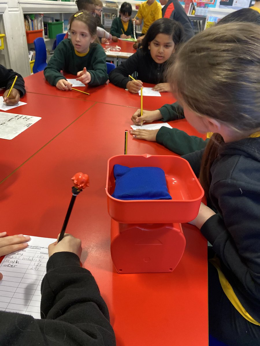 firsprimarysale's tweet image. #Y4NL have been estimating the weight, length, units and capacity of objects. #mathsfirs #guesswork #estimate