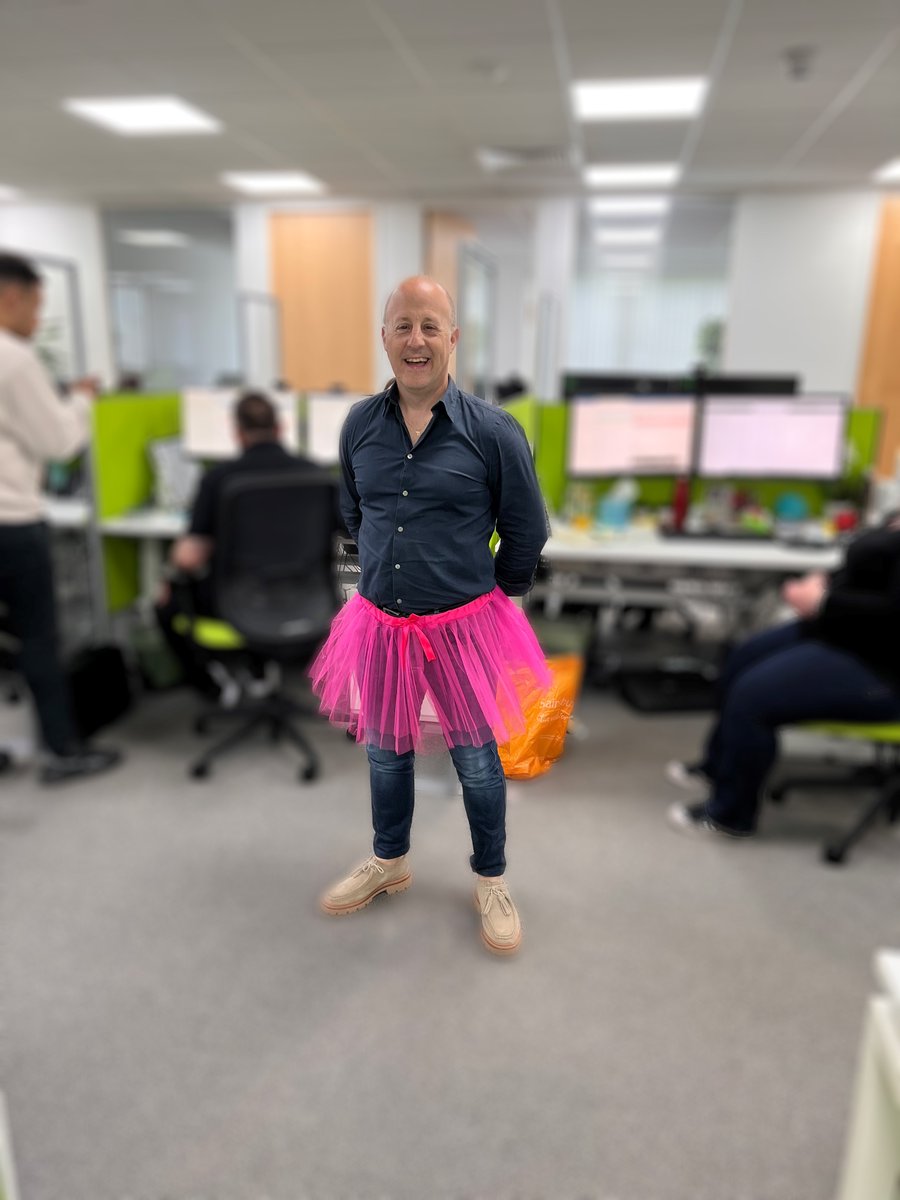 JonathanRubins's tweet photo. Some colleagues and I from are taking part in the Cancer Research UK (CRUK) Pretty Muddy, Race for Life on Saturday 21st May to raise money to fund life-saving research and change the lives of people affected by cancer. Please donate:
 https://t.co/eAiBlhuIOE https://t.co/6aDBoujN6L