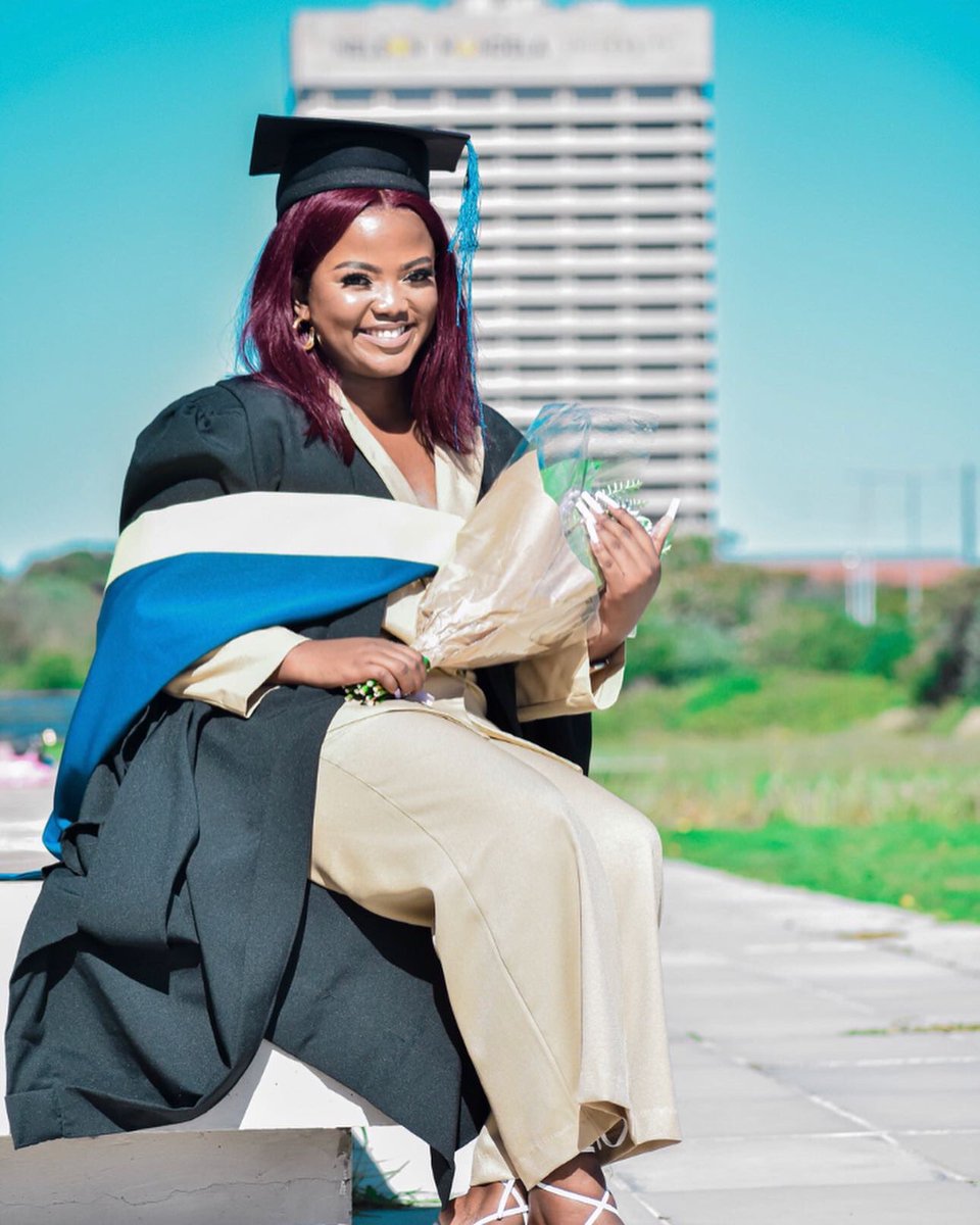 thandooo_k's tweet photo. We graduated the other day. 👩🏽‍🎓🥰

#graduation2022 #PEtwitter https://t.co/fq5B8BKtSp