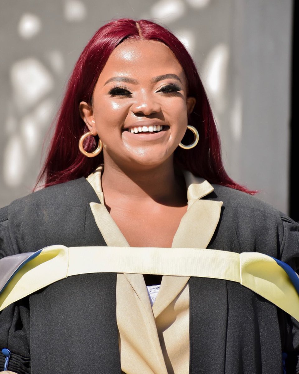 thandooo_k's tweet photo. We graduated the other day. 👩🏽‍🎓🥰

#graduation2022 #PEtwitter https://t.co/fq5B8BKtSp