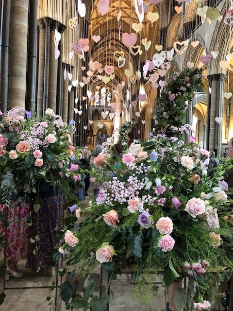 SarumCollege's tweet photo. Nab a room for an overnight stay in #salisbury #cathedralclose
> book here
https://t.co/FrDBMlgUhB
Hot tickets this week:
Celebration: a Festival of Flowers @SalisburyCath
> https://t.co/OsL3UHXW9d
> And a talk with sculptor Martin Jennings @Arundells
https://t.co/sB94RoRvm5 https://t.co/iHHRH7WZwM