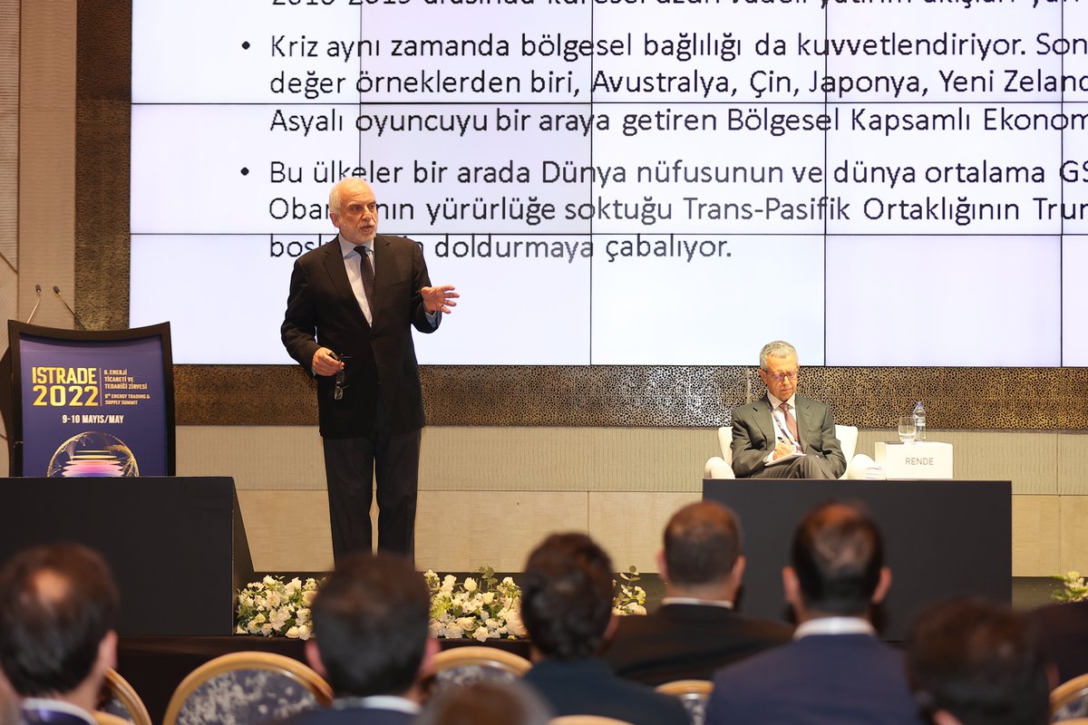 Istrade_Enerji's tweet photo. 6. ISTRADE Enerji Ticareti ve Tedariği Zirvesi'nin 2. günü Katar ve OECD Eski Büyükelçisi Mithat Rende moderatörlüğünde Kadir Has Üniversitesi Öğretim Üyesi Soli Özel'in Dünya Siyaseti ve Enerji oturumu ile başladı. #istrade #istrade2022 #enerji #enerjiticareti https://t.co/nLD072S3wC