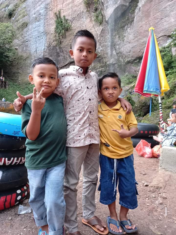 Semoga kelak menjadi anak2 yg sholeh dan berbakti kepada bangsa. Aamin..
