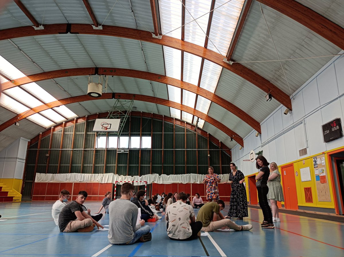 clgBouligny's tweet photo. Travail de #eloquence en classe de 3eme au @clgBouligny . Des élèves qui connaissent leur discours et qui s'entraînent à la gestuelle avec @AS_clgBouligny @CDI_bouligny @Classe_Denis . Des orateurs de qualité en formation !!! https://t.co/GgoaSDKmnx