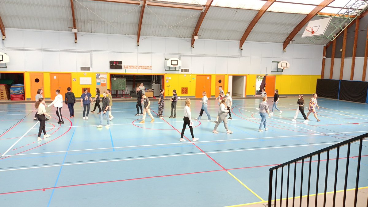 Travail de #eloquence en classe de 3eme au <a href="/clgBouligny/">Collège de Bouligny</a> . Des élèves qui connaissent leur discours et qui s'entraînent à la gestuelle avec <a href="/AS_clgBouligny/">AS BOULIGNY 🦊</a> <a href="/CDI_bouligny/">C.D.I collège de Bouligny</a> <a href="/Classe_Denis/">Sabrina Denis</a> . Des orateurs de qualité en formation !!!