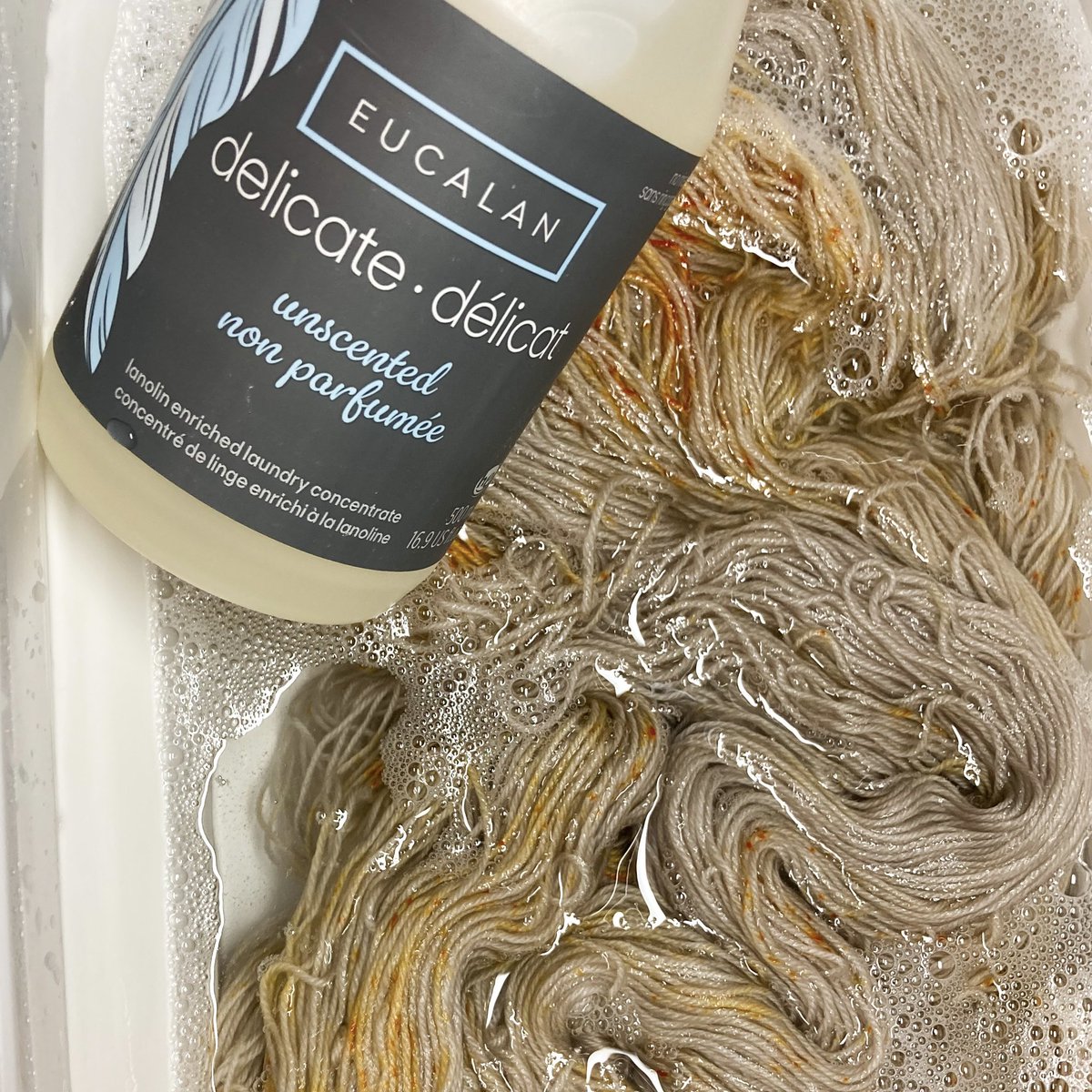 yukinohiyarn's tweet photo. 今日もマジメに染めていました😊
100%SW Extrafine Merino
は #eucalan のお風呂へ♨💭
2枚目は、残り少ない
75%SW Merino/25%Nylon のレース。
ショップアップデートは、5月末近くになる予定です😊
そして、少しですが久しぶりに受注販売をしようと思います。
(あ、少しですが…)
#手染め毛糸 https://t.co/25LHolA1NK