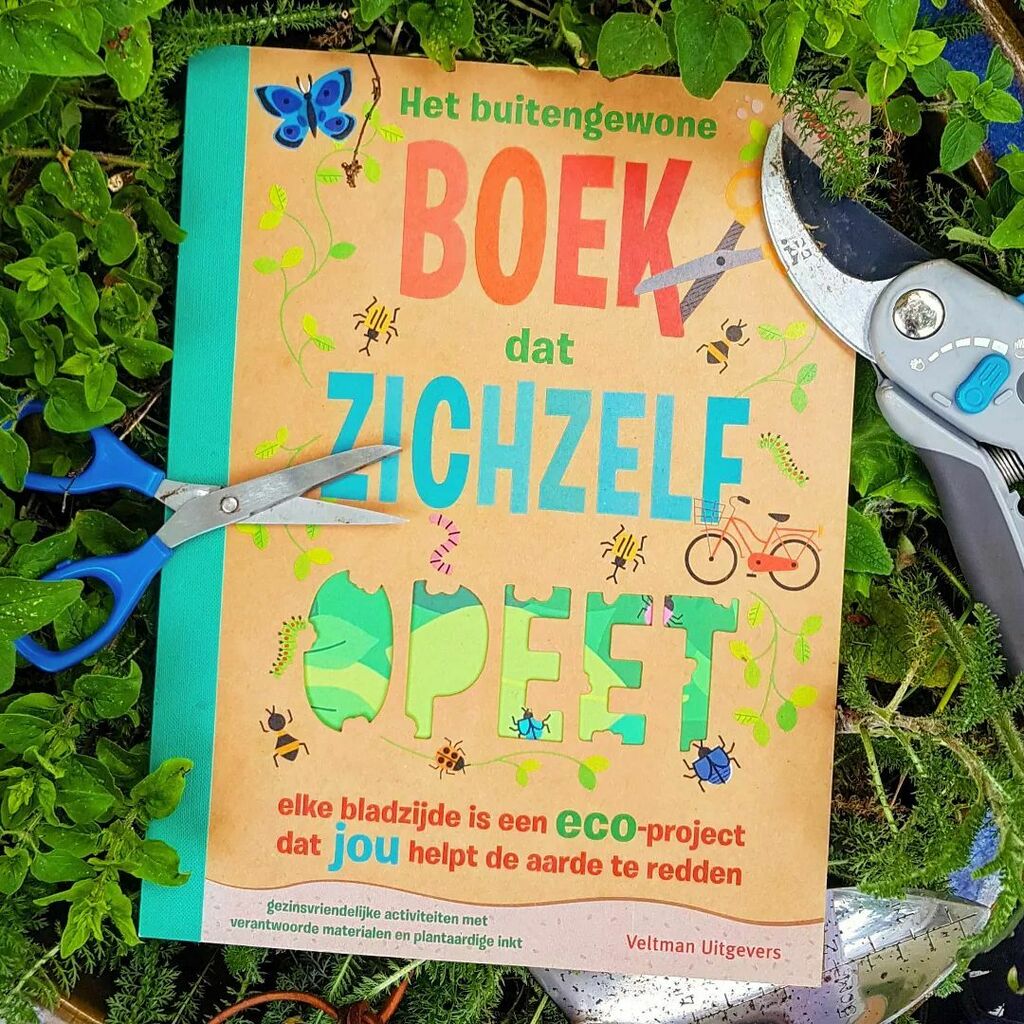 kinderboekbaas's tweet photo. 'Het buitengewone boek dat zichzelf opeet' door Susan Hayes,  Penny Arlon en Pintachan. Een bijzonder sympathiek en prachtig geïllustreerd doeboek voor de verantwoorde doener. Lees nu de recensie op https://t.co/jEawFkMdUk.
.
.
#eco #ecologie #groen #do… https://t.co/ZPWzFr5KyM https://t.co/KeaAkD2YKJ