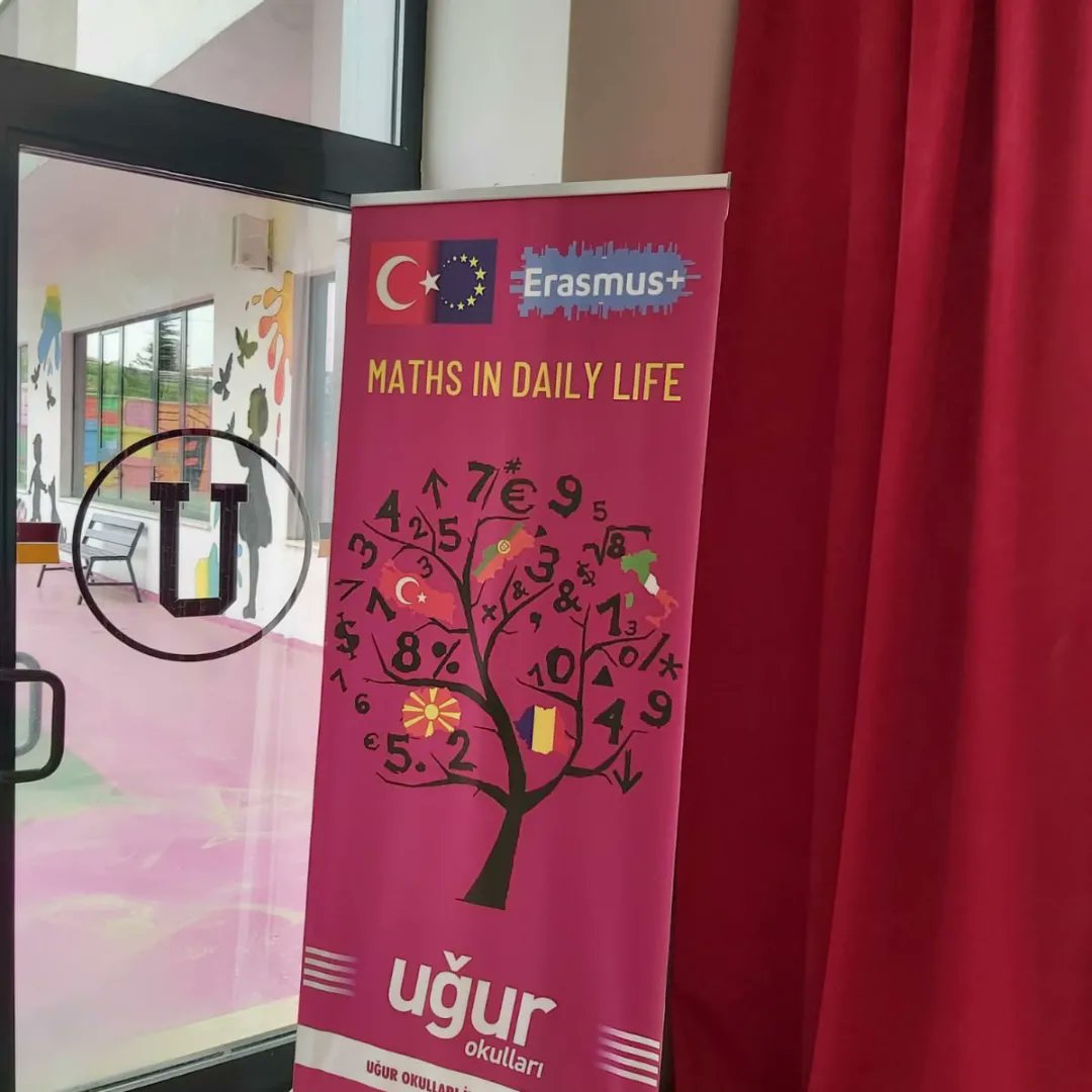 İlkadım Uğur Erasmus projemiz kapsamında okulumuza gelen Romanya Makedonya ve Portekizli misafirlerimizi ağırliyoruz.Gün içinde toplantılar ve Samsunu gezip görecekleri faaliyetler hafta boyunca planlandı.Gelen misafirlerimiz gayet mutlu bir şekilde programlarına devam ediyorlar.