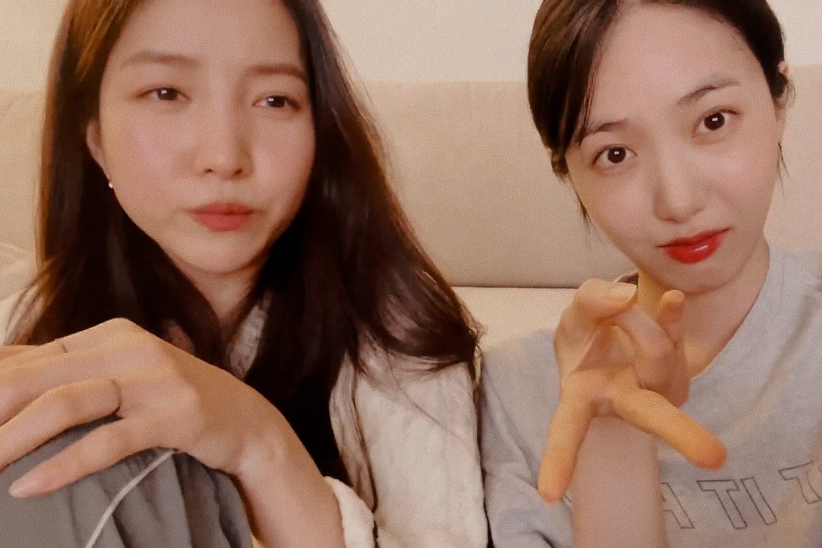 voosthl's tweet photo. โฅโ ๐ฅป '๋๋ฃจ์๋ฐฉ' Sowon Vlive with Sinb ๊.๐ฃ ฬธ 2
#์ฌ์์น๊ตฌ #SOWON #SINB #WONB https://t.co/qLfR43fwRk
