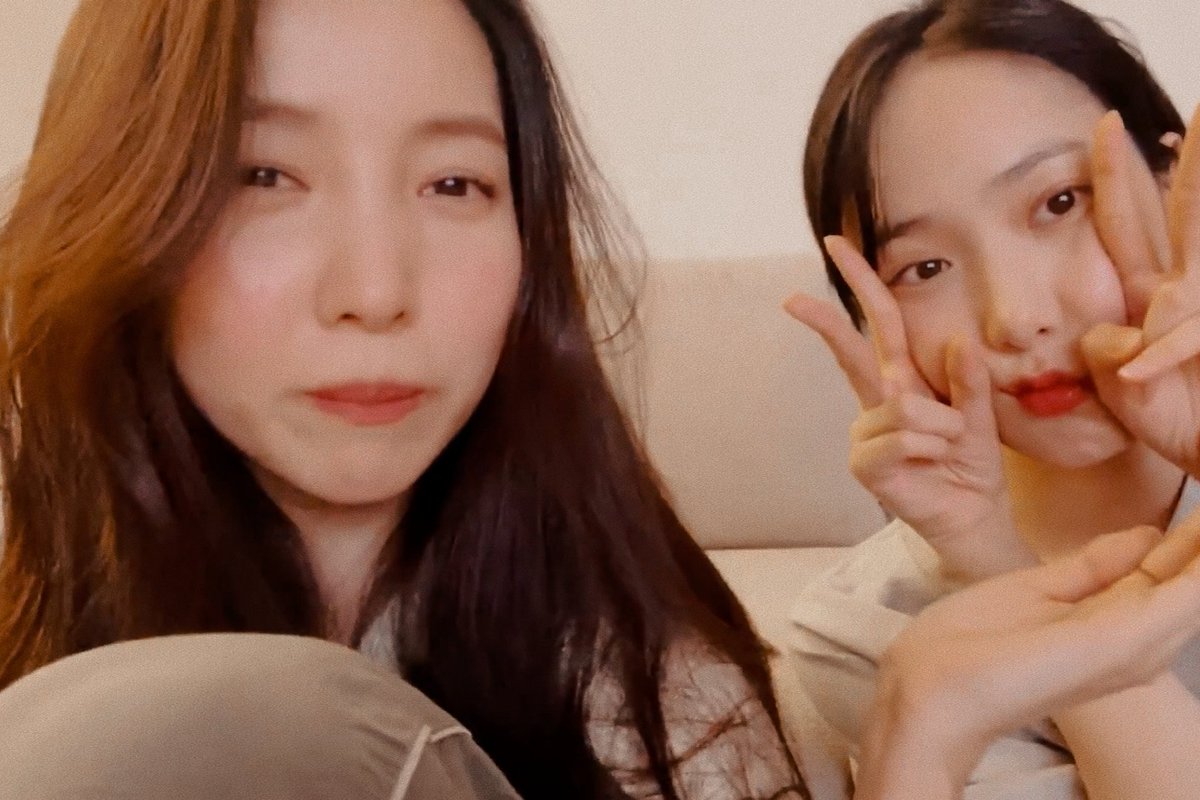 voosthl's tweet photo. โฅโ ๐ฅป '๋๋ฃจ์๋ฐฉ' Sowon Vlive with Sinb ๊.๐ฃ ฬธ 2
#์ฌ์์น๊ตฌ #SOWON #SINB #WONB https://t.co/qLfR43fwRk