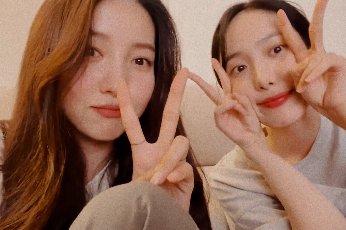 voosthl's tweet photo. โฅโ ๐ฅป '๋๋ฃจ์๋ฐฉ' Sowon Vlive with Sinb ๊.๐ฃ ฬธ 2
#์ฌ์์น๊ตฌ #SOWON #SINB #WONB https://t.co/qLfR43fwRk