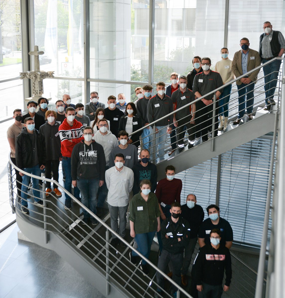 🌎 SAVE ENERGY - REDUCE CO2  🌱 
Energieeinsparpotenziale erkennen, dokumentieren und Verbesserungen anregen, dies war das Hauptziel der drei Auszubildende in der Weiterbildung zum Energiescout bei der IHK Ulm.

👍  Herzlichen Dank für Euer Engagement!   🤝 
#sustainability