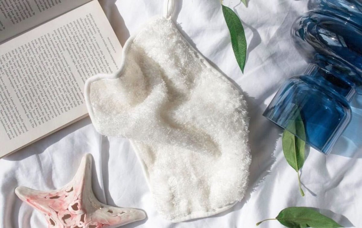 Skin Care Necessity!  ☁️ bit.ly/3vKBXdv

Our 3-in-1 Bamboo Face Cloths serve as a makeup remover, cleanser, and exfoliator, and can be used again and again!

What is your go to skincare product?

📷 @alice_christina_luella

#ecofriendly #skincare #beauty