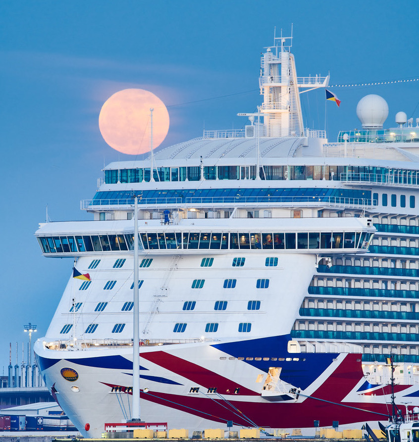 pandocruises's tweet photo. Britannia beneath the full moon 🌙 What a beautiful image!

Thank you so much for sharing @MLouagie 🙌 https://t.co/Cn31lD9uNR