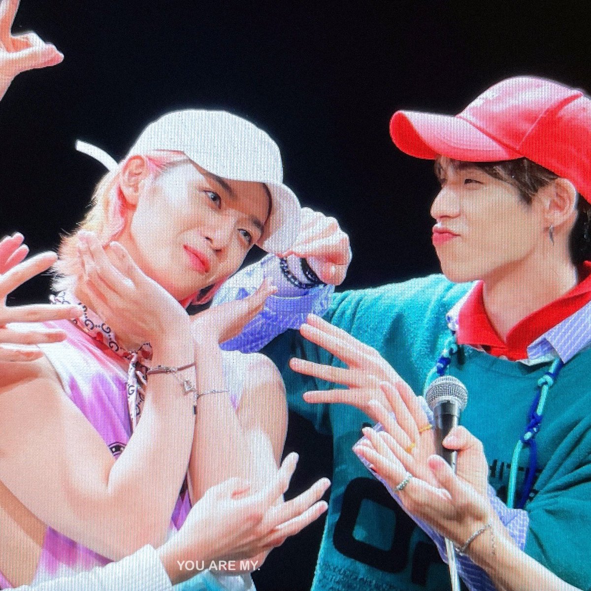 BaeX03802035's tweet photo. 220510 NY fansign
             Little cute thing 😭❤

@/youaremy_B
#CIX #씨아이엑스 #BX #이병곤 #배진영 #BAEJINYOUNG #GONBAE #BaeX https://t.co/cP46TM0pWL