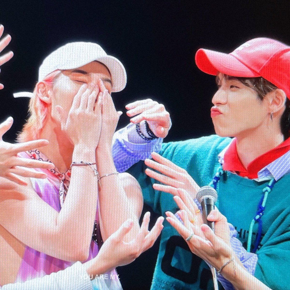 BaeX03802035's tweet photo. 220510 NY fansign
             Little cute thing 😭❤

@/youaremy_B
#CIX #씨아이엑스 #BX #이병곤 #배진영 #BAEJINYOUNG #GONBAE #BaeX https://t.co/cP46TM0pWL