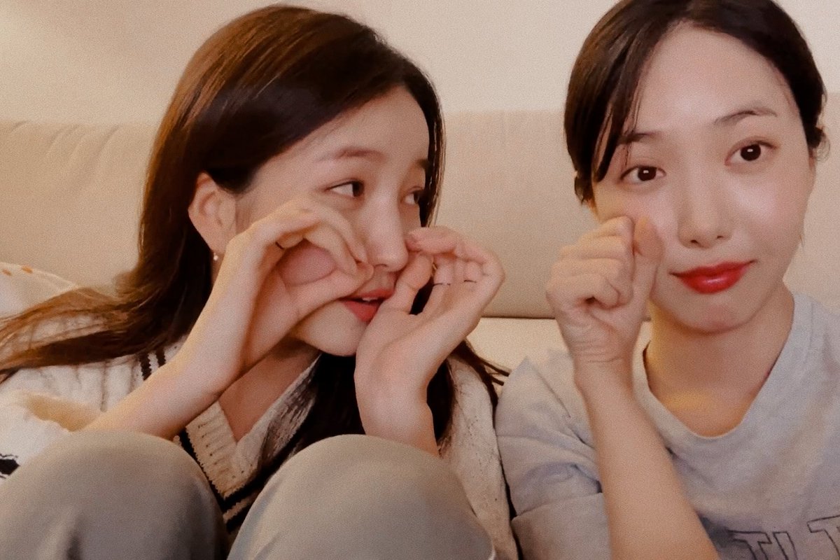 voosthl's tweet photo. โฅโ ๐ฅป '๋๋ฃจ์๋ฐฉ' Sowon Vlive with Sinb ๊.๐ฃ ฬธ 1
#์ฌ์์น๊ตฌ #SOWON #SINB #WONB https://t.co/VMoiTgxgiv