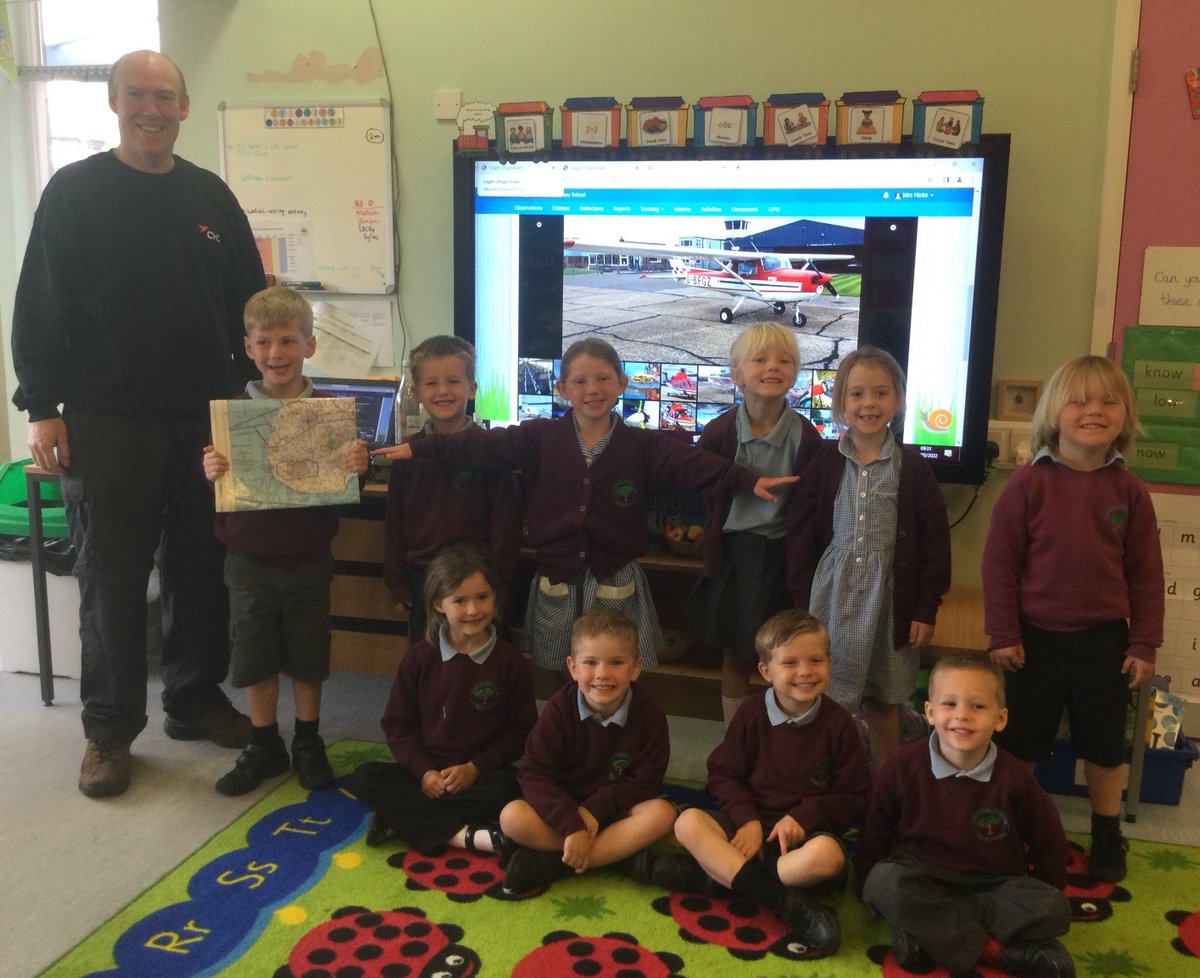 AlburghCE's tweet photo. A huge thank you to @flyer152 who gave up his time to come and talk to #AcornsClass this morning to tell us all about his job as a #helicopter #engineer 🚁 The acorns loved it and learnt lots! https://t.co/YIkNvmXgsM