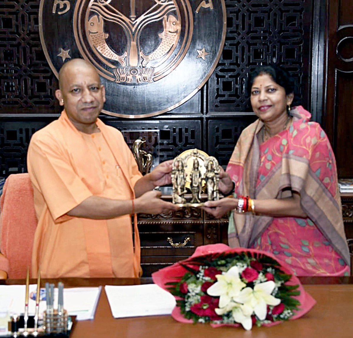 anupamanbsr's tweet photo. कल लोकभवन लखनऊ में यशस्वी मुख्यमंत्री आदरणीय श्री @myogiadityanath जी महाराज से भेंट कर आशीर्वाद लिया तथा पुनः मुख्यमंत्री बनने पर बधाई दी। झांसी जिले के विकास के विषय पर चर्चा की व ज़िले में CWC के वेयर हाउस हेतु ज़मीन उपलब्ध कराए जाने पर मा. मुख्यमंत्री जी का आभार व्यक्त किया.. https://t.co/JISKu0Gglg
