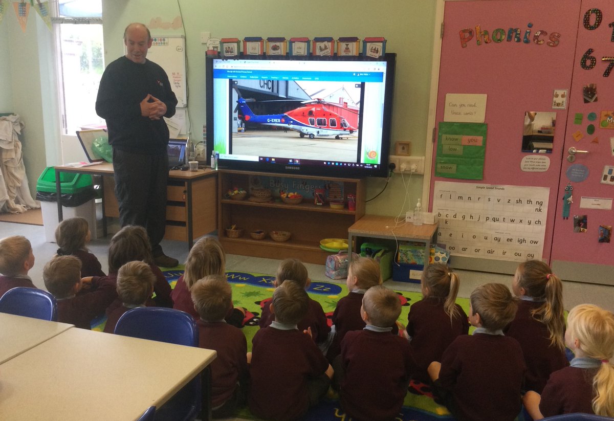 AlburghCE's tweet photo. A huge thank you to @flyer152 who gave up his time to come and talk to #AcornsClass this morning to tell us all about his job as a #helicopter #engineer 🚁 The acorns loved it and learnt lots! https://t.co/YIkNvmXgsM