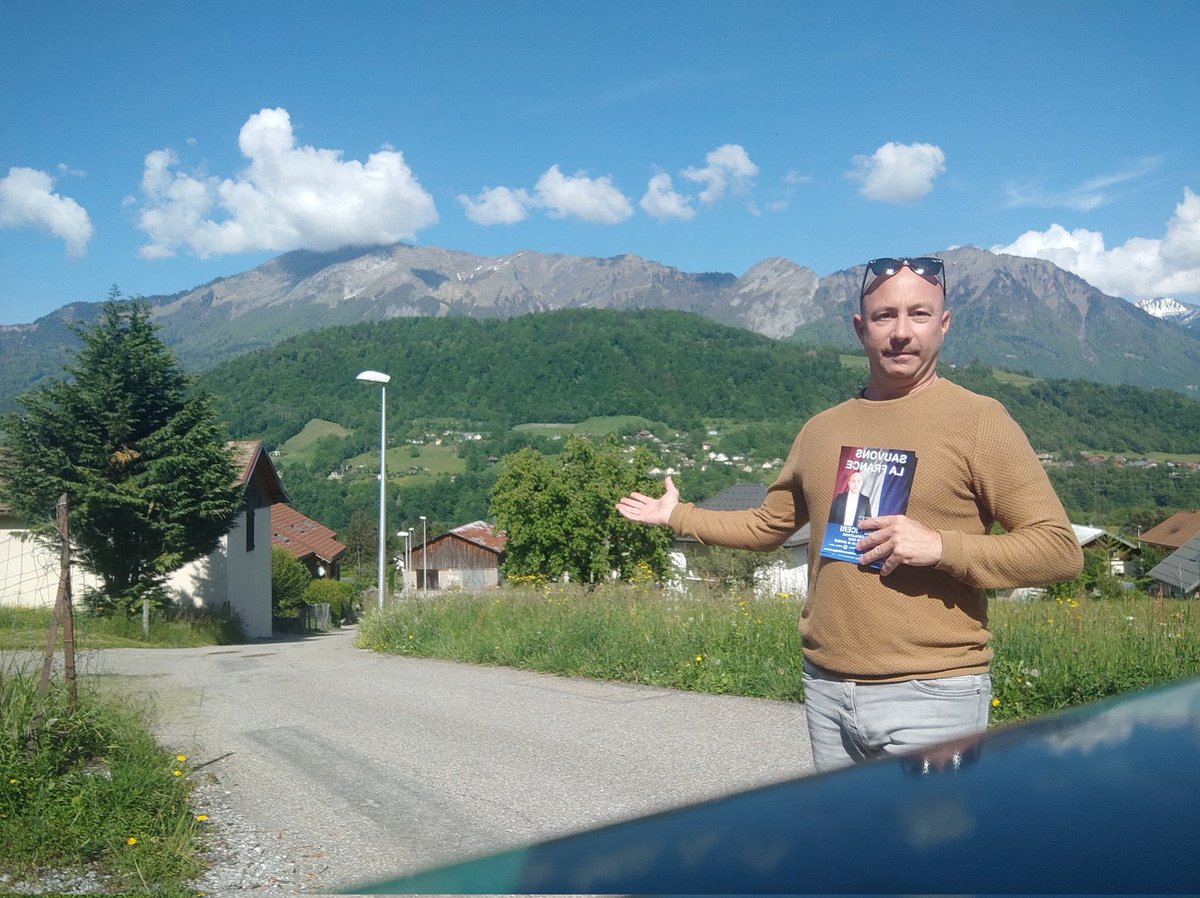 CiceriMathieu's tweet photo. Une belle matinée ensoleillée pour ma campagne des législatives à Venthon et toujours à la rencontre des habitants.
#circo2 #Venthon #Savoie #legislatives2022 #savoiemontblanc https://t.co/mNk5NG6HMh