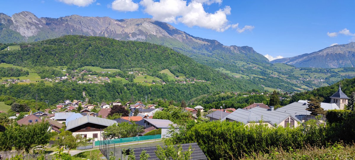 CiceriMathieu's tweet photo. Une belle matinée ensoleillée pour ma campagne des législatives à Venthon et toujours à la rencontre des habitants.
#circo2 #Venthon #Savoie #legislatives2022 #savoiemontblanc https://t.co/mNk5NG6HMh