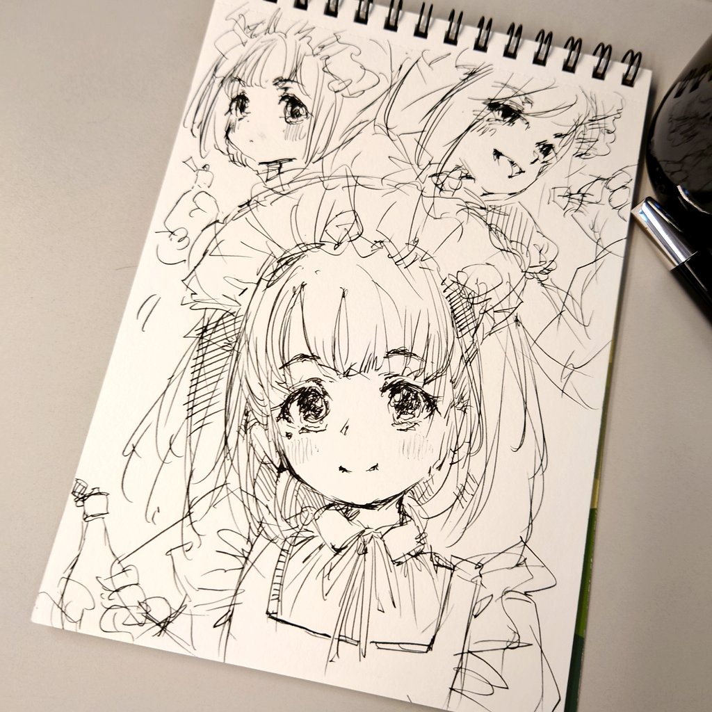 #メイドの日 新幹線移動中ー。#スーパーカブ 三者三様に人気が出そうなメイド喫茶。ケチャップで何をかくのでしょーね。 
