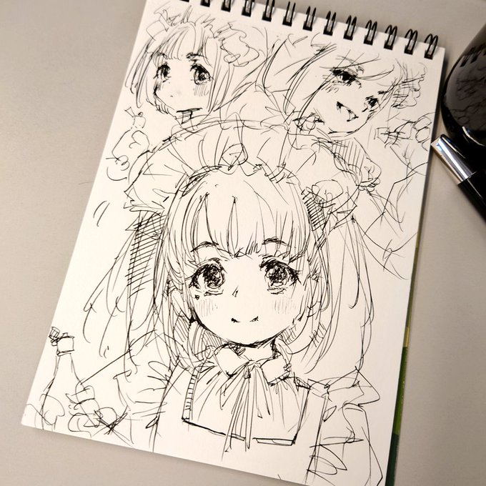 #メイドの日 新幹線移動中ー。#スーパーカブ 三者三様に人気が出そうなメイド喫茶。ケチャップで何をかくのでしょーね。 