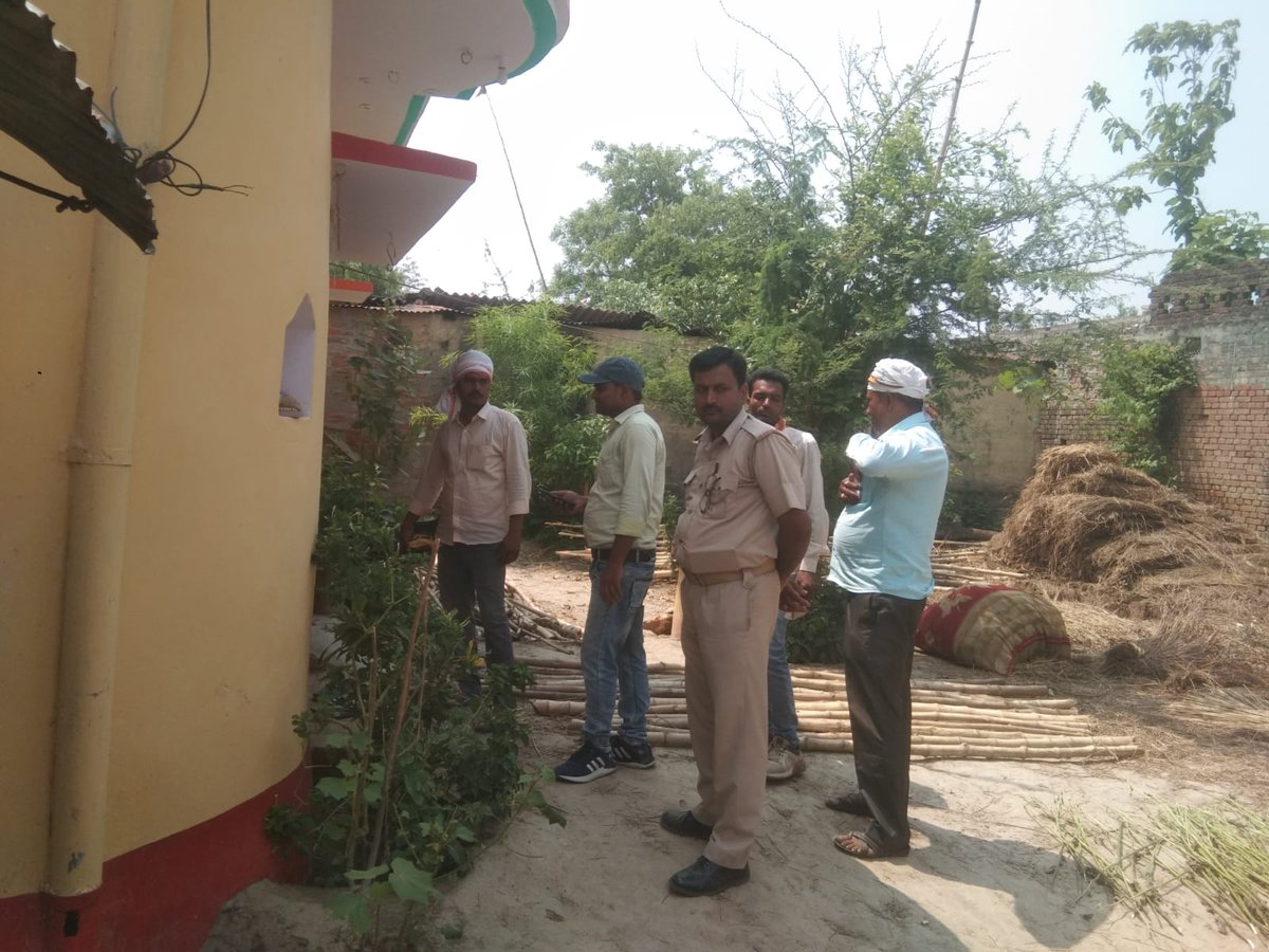 SAryanagar's tweet photo. Checking and disconnection with the help of police staff in dewariya kala khargupur , edsd2 Arya nagar gonda .@MvvnlDevipatan @MVVNLHQ https://t.co/ip0pUeiAIq