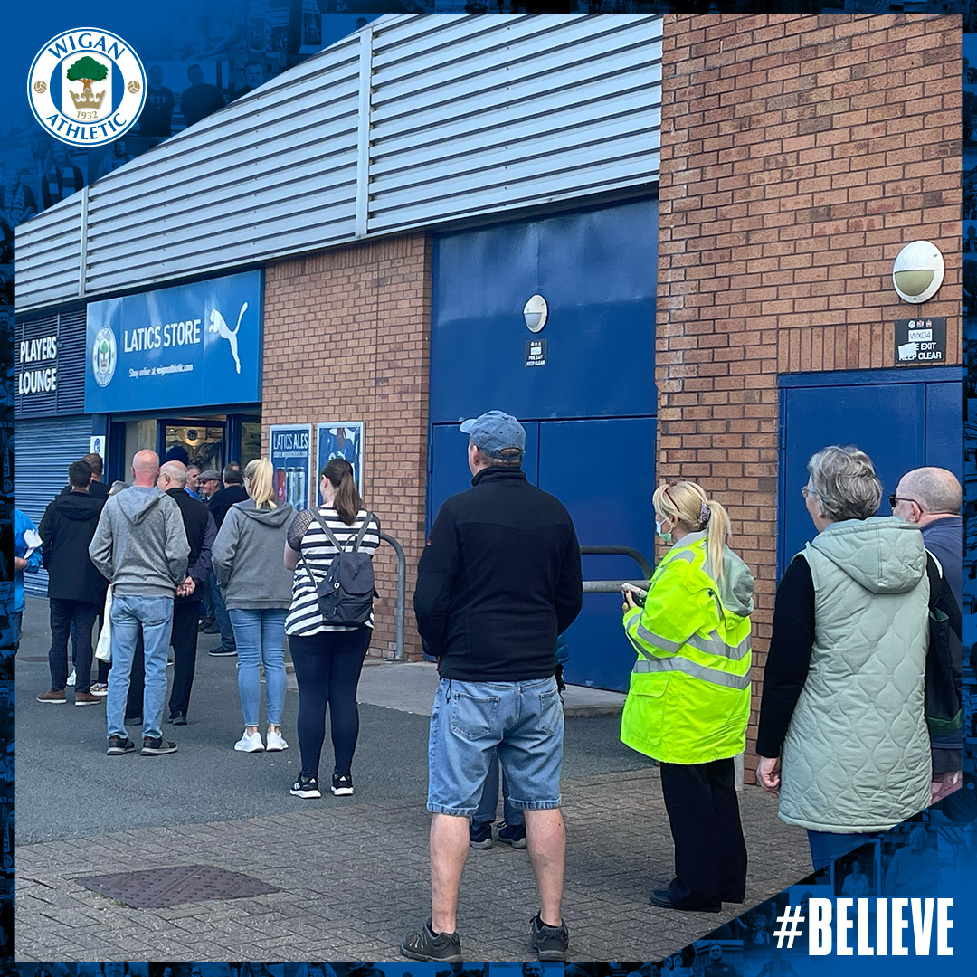 LaticsOfficial's tweet photo. 🧢 And the queues have started for @TalalAlHammad32's caps! 

#wafc 🔵⚪️ #BELIEVE https://t.co/FuxBWdnecv