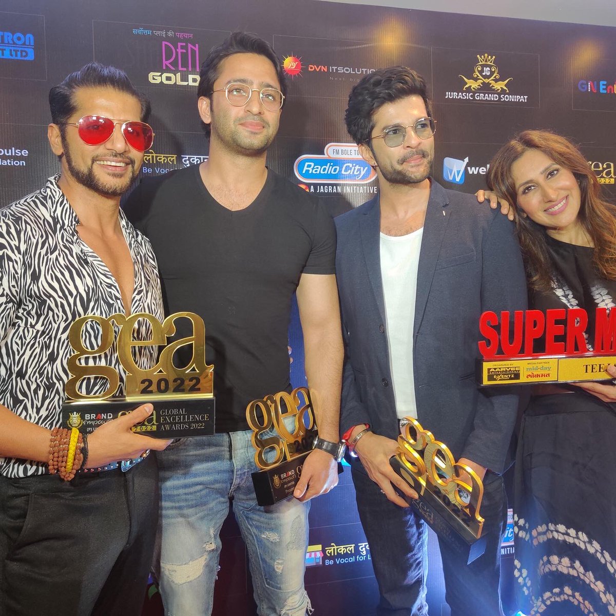 KVBohra's tweet photo. This is such an honour, receiving the #globalexcellenceaward for #bestrealityicon for #lockupp by my fav @AnupamPKher sir, & so proud of my darling wife @bombaysunshine for receiving the #supermomaward
Sweets ur simply the best#karanvirbohra #teejaysidhu #jayakishori @Shaheer_S https://t.co/48c6l0dRc0