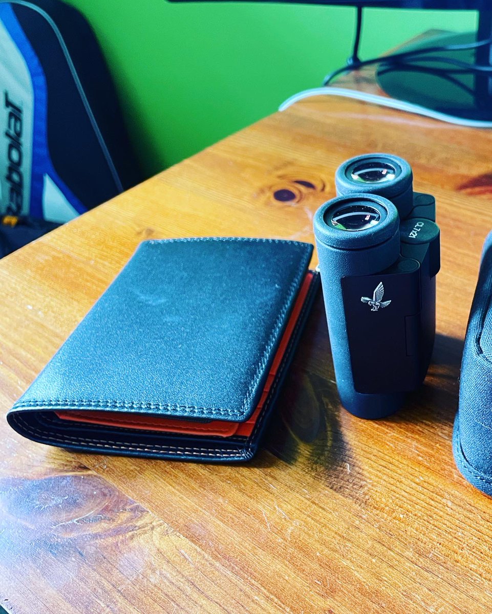 bird_watchersuk's tweet photo. Just landed on the desk 💚
Been keen to review these for a while, they are so perfectly diddy! (added the wallet in for scale) Beautifully designed by Marc Newson - thanks for the loan @SwarovskiOptik
#binoculars #binocularview #wildlife https://t.co/TuVse4iTU3