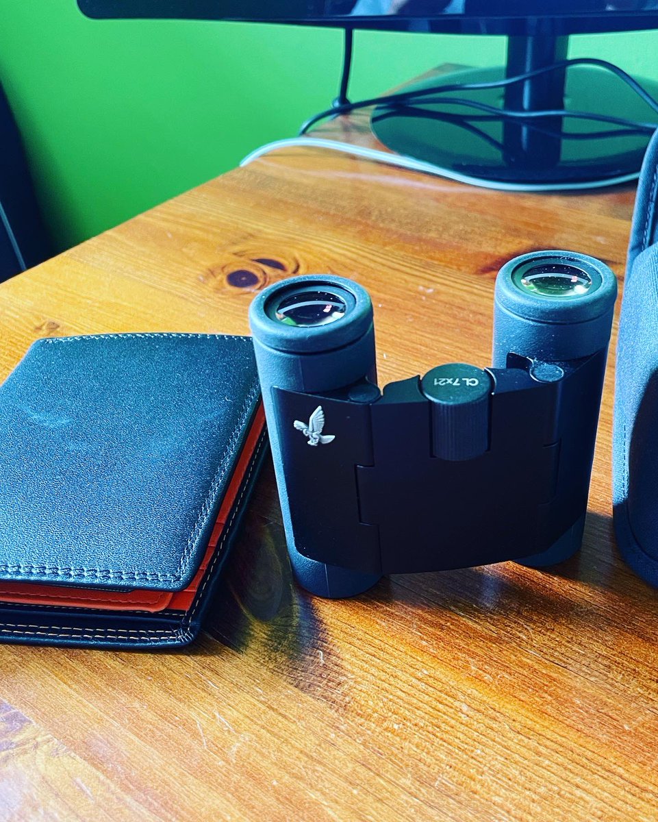 bird_watchersuk's tweet photo. Just landed on the desk 💚
Been keen to review these for a while, they are so perfectly diddy! (added the wallet in for scale) Beautifully designed by Marc Newson - thanks for the loan @SwarovskiOptik
#binoculars #binocularview #wildlife https://t.co/TuVse4iTU3