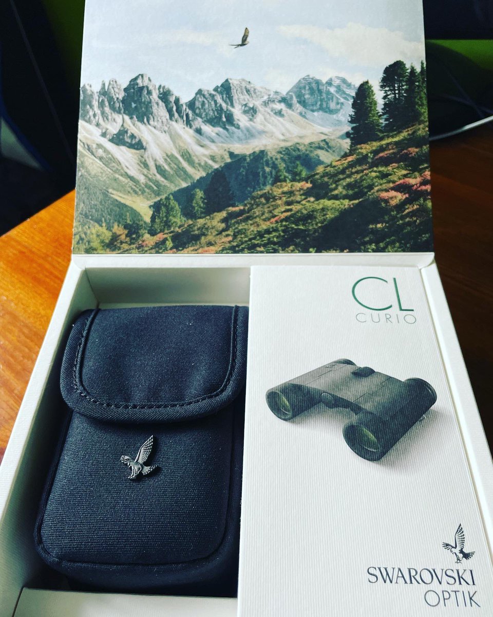 bird_watchersuk's tweet photo. Just landed on the desk 💚
Been keen to review these for a while, they are so perfectly diddy! (added the wallet in for scale) Beautifully designed by Marc Newson - thanks for the loan @SwarovskiOptik
#binoculars #binocularview #wildlife https://t.co/TuVse4iTU3