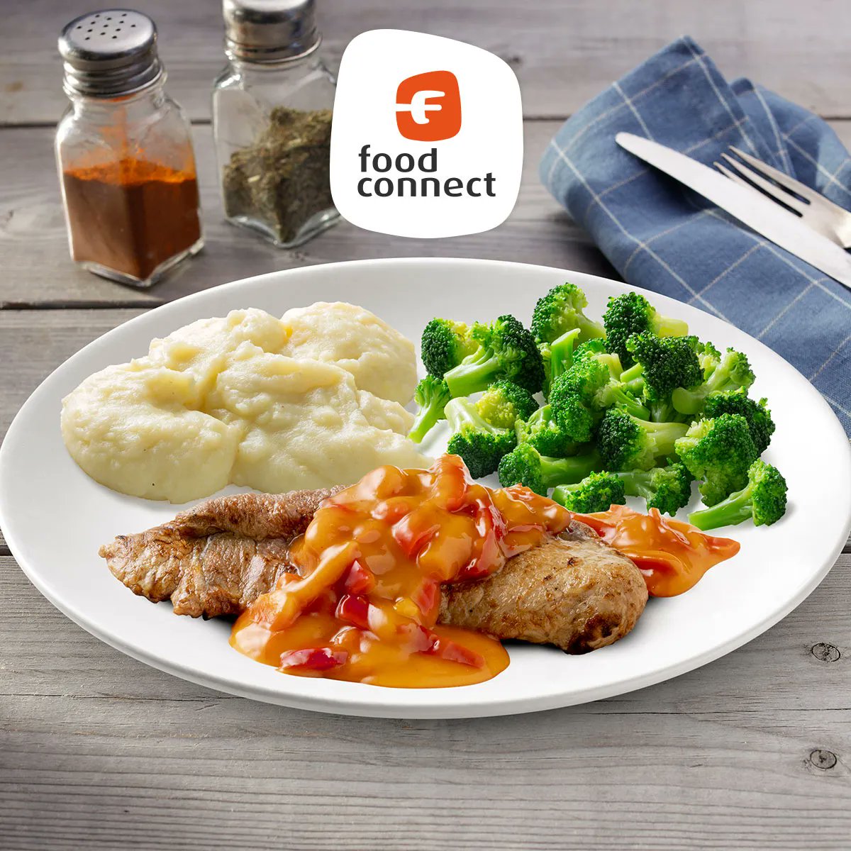 Het zonnetje laat zich weer steeds vaker zien en we krijgen we al een beetje de zomer in onze bol. Tijd voor een nieuw zomers magazine! We geven u alvast een voorproefje van één van onze heerlijke zomergerechten, namelijk het varkensprocureurlapje met licht pittige paprikasaus.🤤