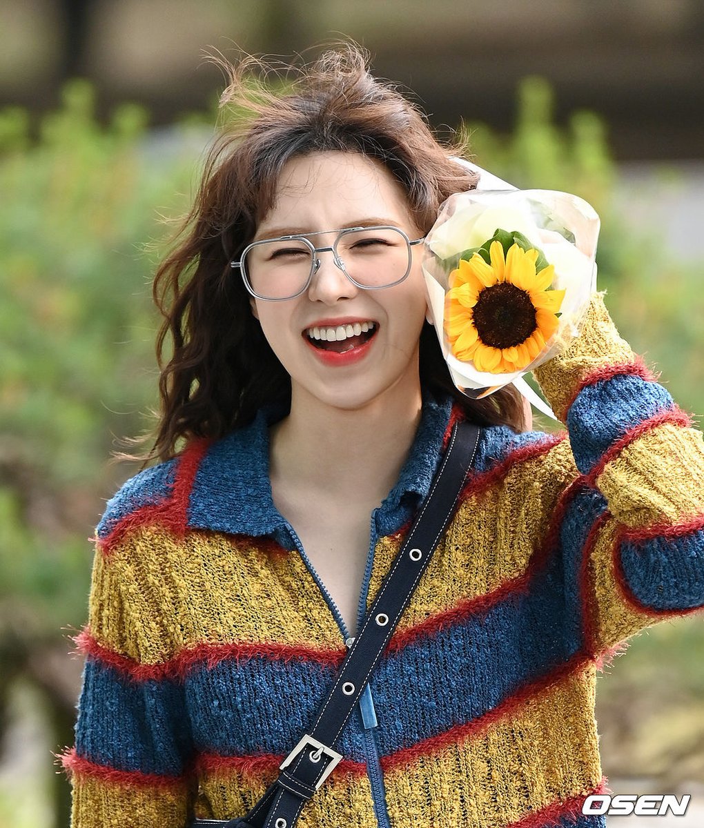 DC_WENDY_'s tweet photo. 🌻 22.05.10.(화) 웬디의 영스트리트 출근 🌻

#웬디의영스트리트 #완디 #영스출근
#웬디 💙 #Wendy ☀️ #레드벨벳 #REDVELVET https://t.co/OZPe6dMpE6