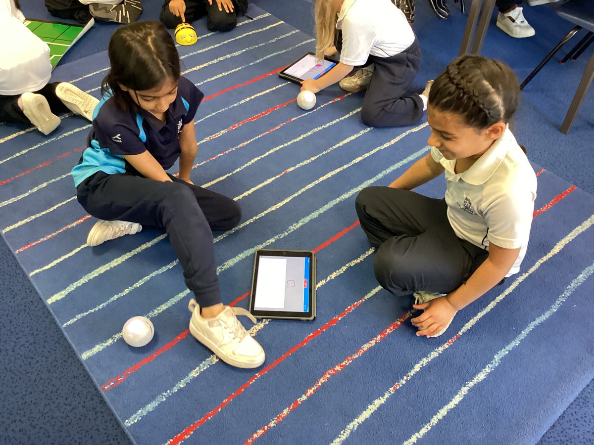 StainesPrepYr2's tweet photo. #StainesPrepYear2 had fun using @Sphero in their #StainesPrepMaths lesson as part of their Position and Direction topic. #StainesPrepDigitalLearning https://t.co/LN5Z1xJf3T