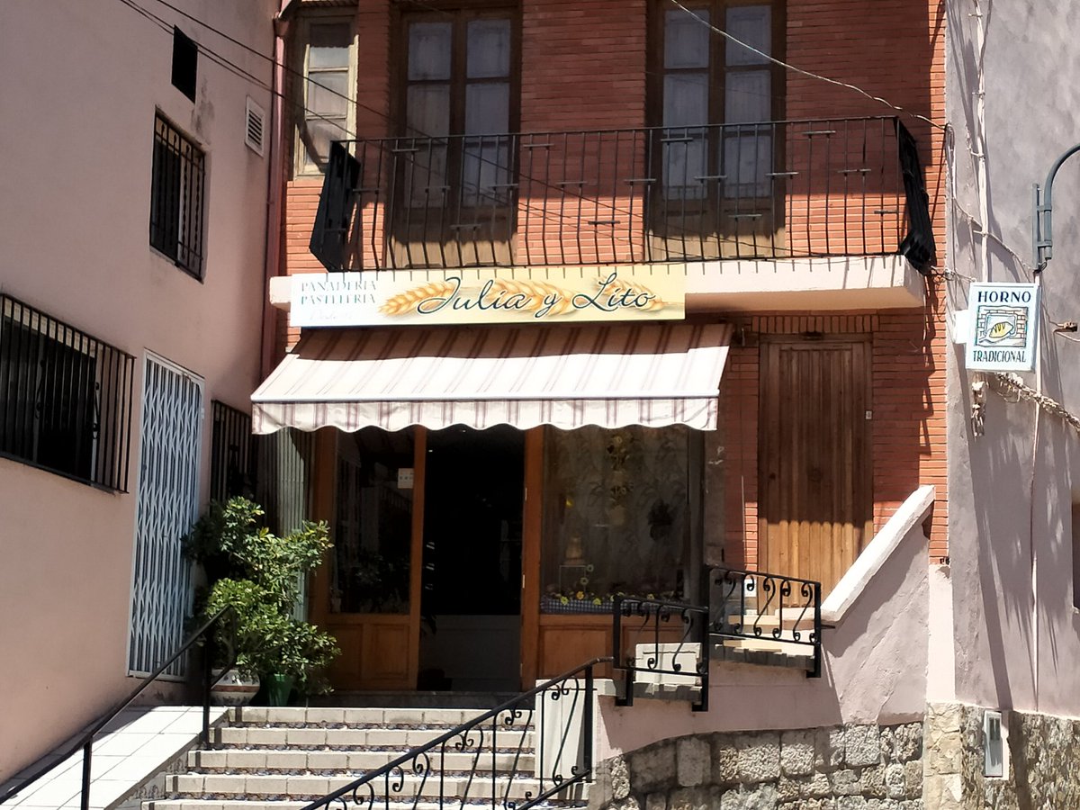 Bunolgraf's tweet photo. Rotulo fachada Panaderia Pasteleria Julia y Lito.
Gracias por confiar en nosotros. @_juliaylito #lahoyadebuñol #alborache #turismo https://t.co/MiyQRmHqfE
