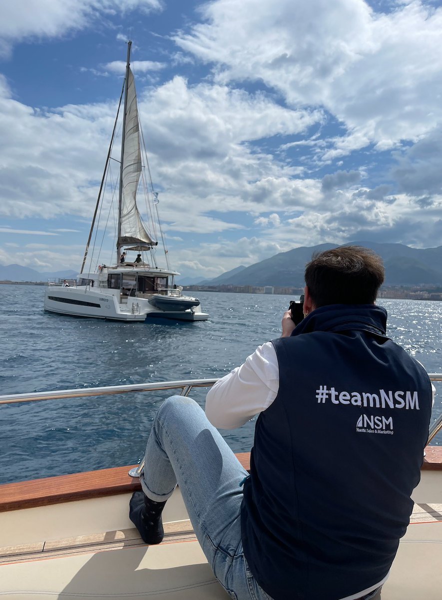 NauticSM's tweet photo. Uno dei momenti più emozionanti dei progetti di #influencermarketing è sempre lo shooting in mare! Dopo mesi di analisi e organizzazione dall'ufficio, salire a bordo è sempre speciale.⭐️ #teamNSM #digitalmarketing #nautica #digitalmarketingperlanautica #yachting #NSM https://t.co/dtLRsGVnNW