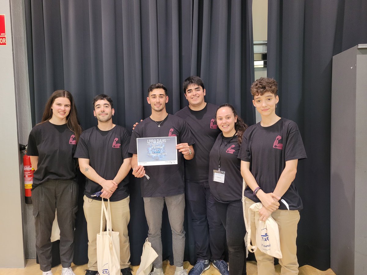 atlanTTic_uvigo's tweet photo. 🥇 O proxecto #GYMVision, unha aplicación web que emprega algoritmos de detección e corrección de postura corporal para unha boa execución de rutinas deportivas, gañou o premio #CTAG.
#LPRODays22
@uvigo @EETelecoVigo @VigoTecnoloxico @UCC_UVigo https://t.co/PdbqYSM6vL